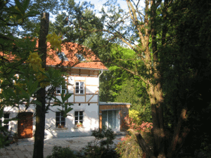 Hausfront mit Bl�ten